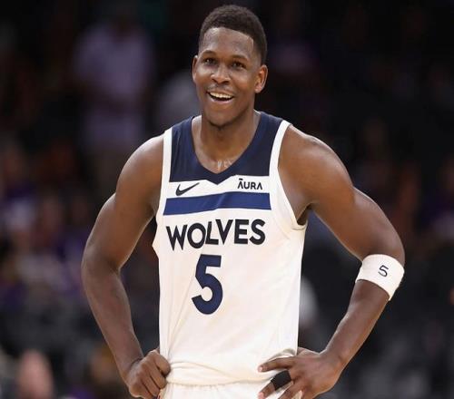 西甲最新积分战报 皇马5轮4场丢分无力追巴萨（西甲积分榜更新：皇马近5轮4次丢分，追赶巴萨乏力）