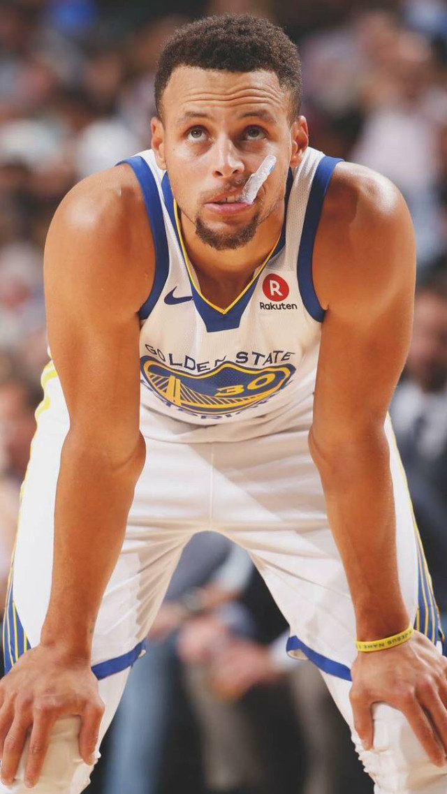 广东男篮防守稳固力克上海（广东男篮凭坚实防守击败上海队）