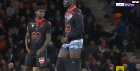 电讯报：纽卡可能无法在冬窗签下阿尔克马尔中场斯密特（电讯报：纽卡冬窗追阿尔克马尔中场斯密特恐难成行）