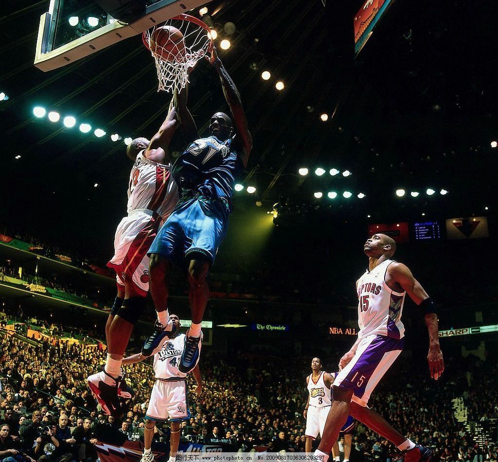 那一年他们风华正茂：李连杰和刘家良师傅相互模仿学习！（风华正盛那年：李连杰与刘家良师傅互学互鉴）