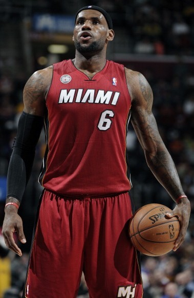 记者：齐尔克泽向曼联申请转会，罗马报价三千万欧先租后买（记者：齐尔克泽已申请转投曼联，罗马报价3000万欧先租后买）