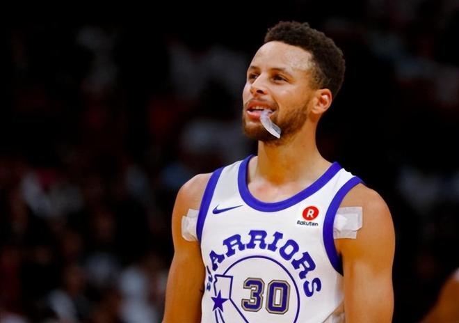 足球中超多队开始集训，主帅强调体能储备（中超多队陆续开训 主帅着重强调体能储备）