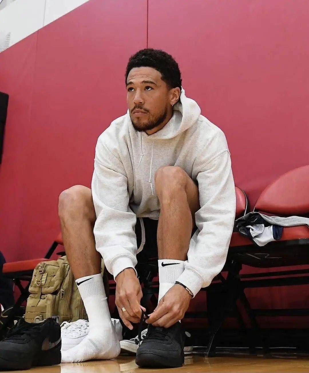 英联杯战报：谢尔基、萨维尼奥破门，曼城2-0布伦特福德进四强（英联杯简讯：谢尔基与萨维尼奥建功，曼城2-0布伦特福德晋级四强）