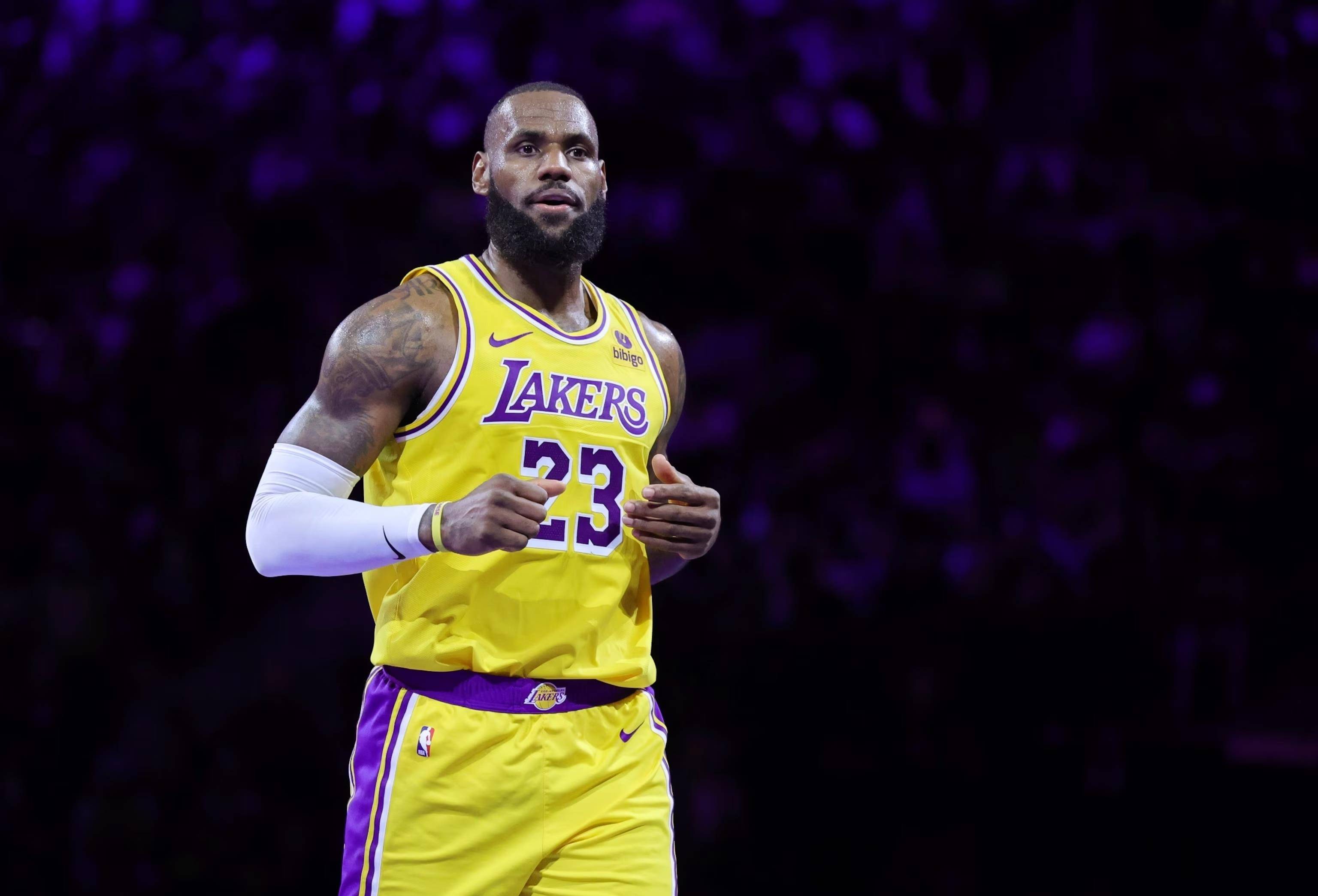 意甲积分榜：争冠白热化，米兰1球净胜球优势领先那不勒斯居首（意甲榜首之争白热化：米兰以1球净胜优势力压那不勒斯登顶）