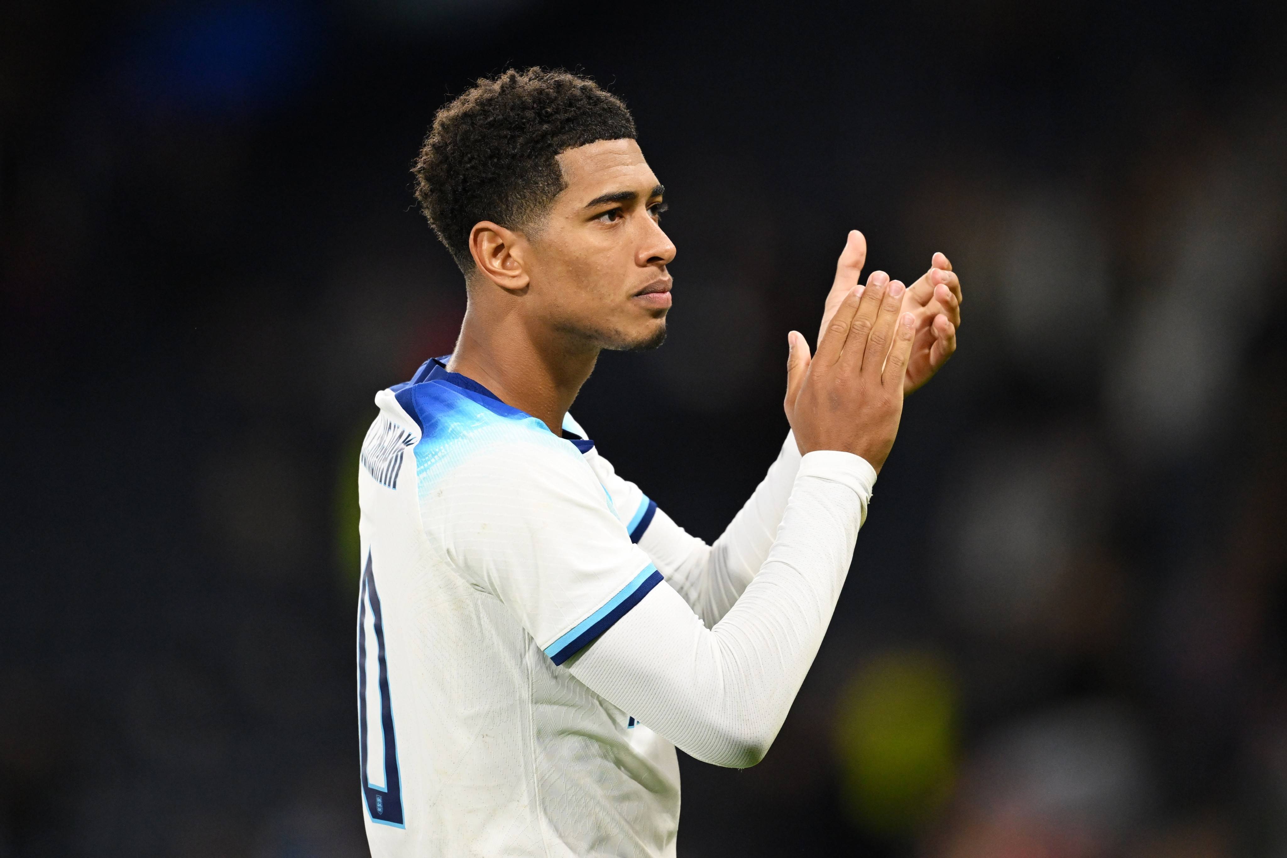 多位名宿怒批萨拉赫：他的行为会给利物浦带来麻烦，应该道歉（多名足坛名宿痛斥萨拉赫：此举恐为利物浦招致麻烦，呼吁其公开道歉）