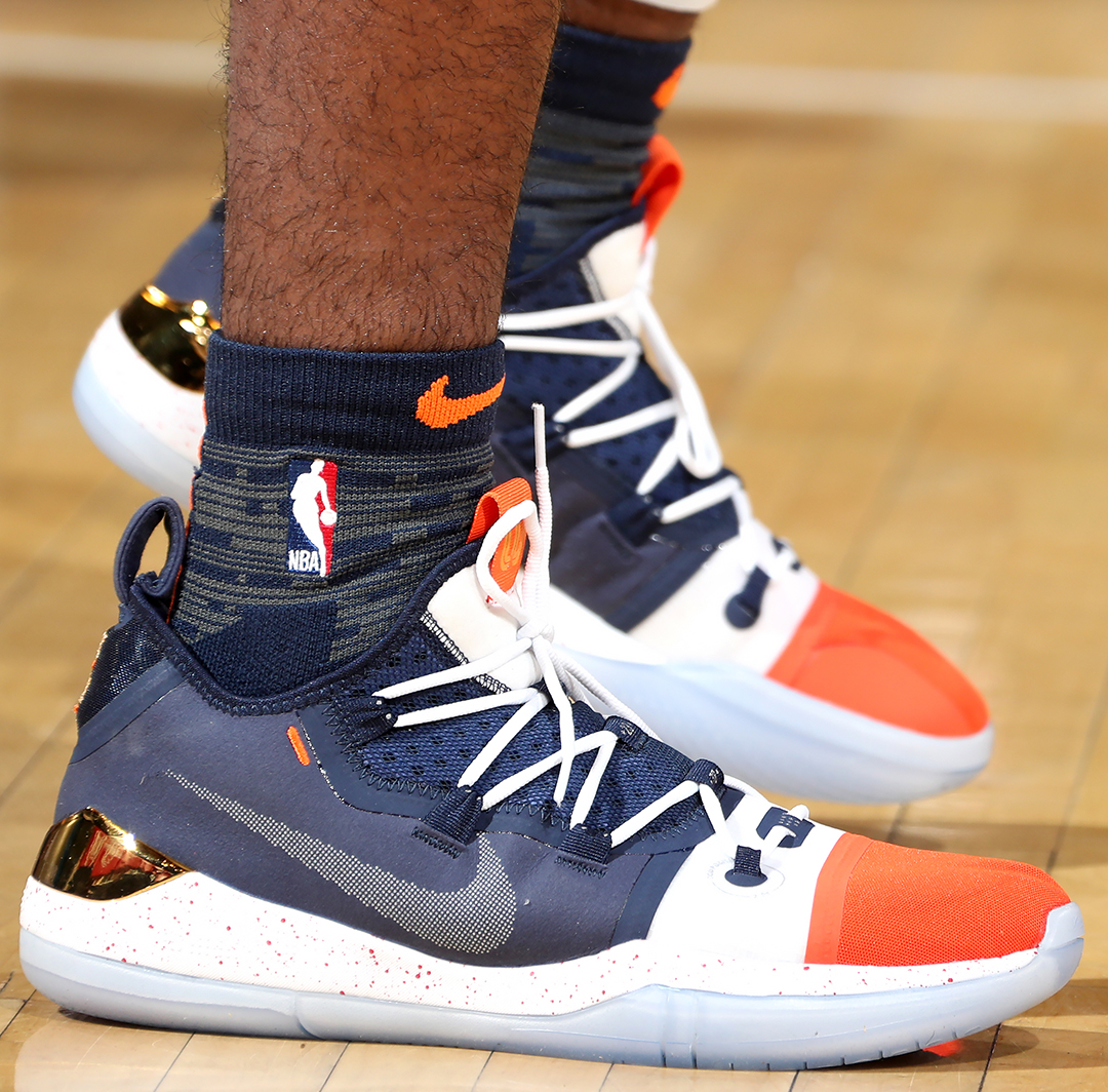 海港vs柔佛半场数据：射门3-12遭碾压，解围数14-5（海港战柔佛半场：射门3比12落下风，解围14比5占优）