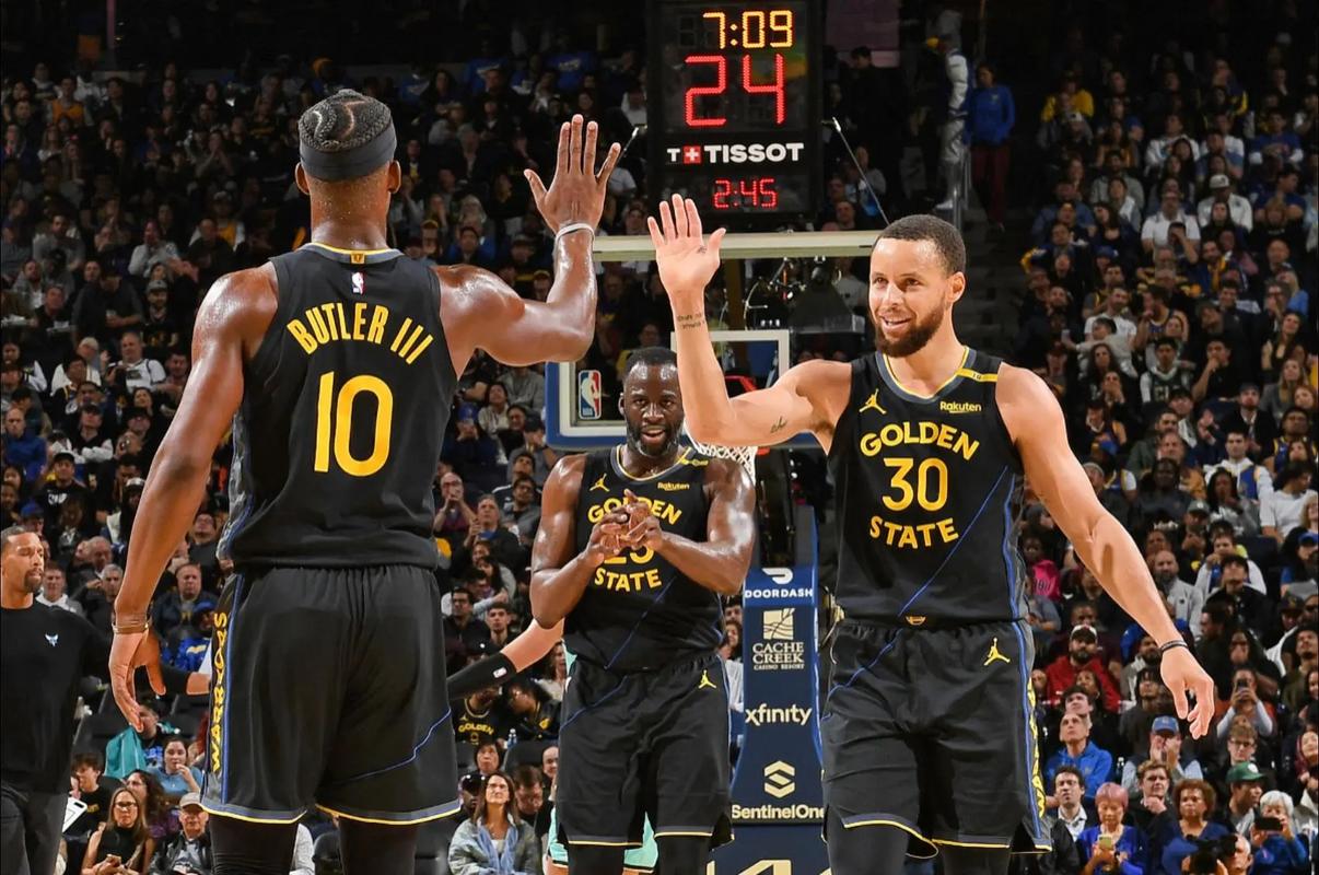 美媒体人：开拓者这几年最缺投手 却连续2年选来没三分的中锋（美媒人士：开拓者长期缺射手，却连续两年选无三分能力的中锋）