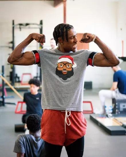 CBA俱乐部杯-上海首战39分大胜四川 山西山东开门红（CBA俱乐部杯：上海首秀39分狂胜四川，山西山东齐迎开门红）