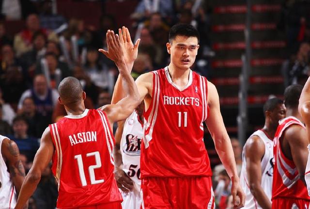 布鲁诺-费尔南德斯8场造8球领跑英超机会榜（布鲁诺·费尔南德斯8场参与8球，英超机会创造榜居首）