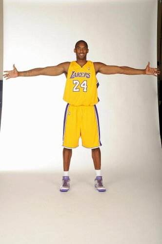 萨哈：麦克托米奈可以在皇马和巴萨踢球，甚至拜仁慕尼黑（萨哈：麦克托米奈足以效力皇马、巴萨，乃至拜仁慕尼黑）