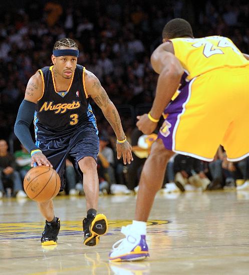 天空：谢什科在对热刺的比赛中膝盖受伤，将至少伤缺一个月（天空体育：谢什科对阵热刺膝盖受伤，至少缺阵一个月）