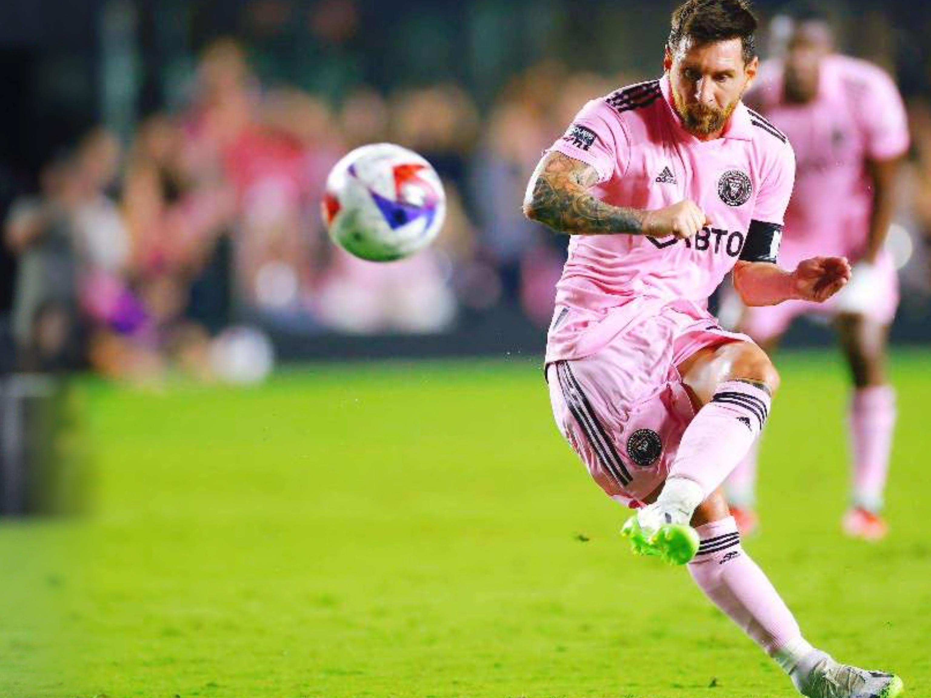 尼克斯队记：麦克布莱德遭遇左脚踝扭伤，一周后接受重新评估（尼克斯随队记者：麦克布莱德左脚踝扭伤，预计一周后复查）