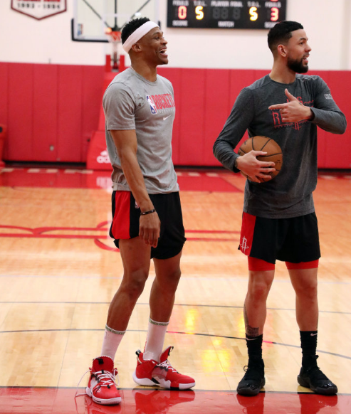 凯恩社媒：很高兴达成德甲100球里程碑，冬歇期可以好好休息（凯恩发文：达成德甲百球里程碑，冬歇期安心休整）